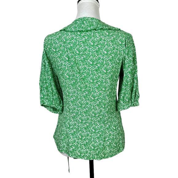 Q2 Green & White Micro Floral Print Ruffle V-neck Dainty Wrap Boutique Blouse - Picture 2 of 11